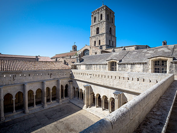 Escale ARLES - CHATEAUNEUF DU PAPE ou ROQUEMAURE