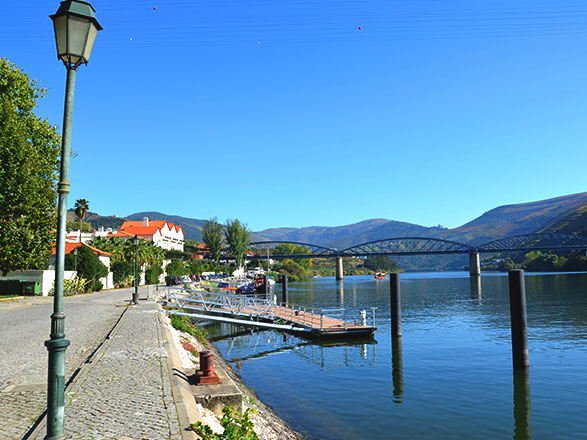 escale,Pinhão-Portugal_zoom,PT,PNO,37077.jpg