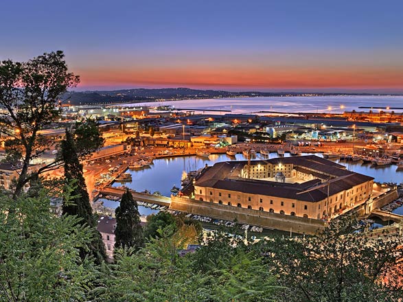 https://static.abcroisiere.com/images/fr/escales/escale,ancone-ancone_zoom,IT,AOI,516855.jpg