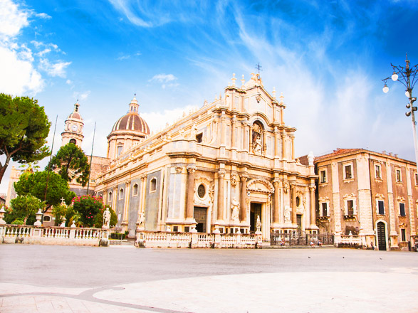 https://static.abcroisiere.com/images/fr/escales/escale,catane-catane_zoom,IT,CTA,38932.jpg
