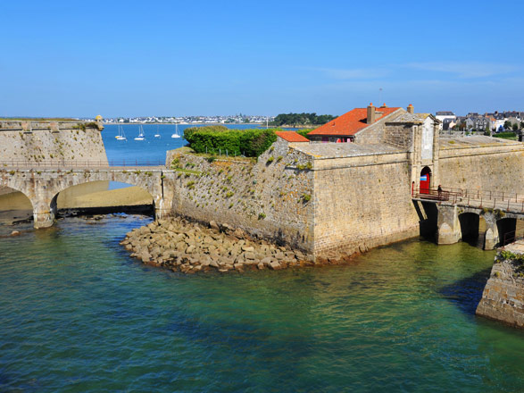 https://static.abcroisiere.com/images/fr/escales/escale,port louis-port louis_zoom,MU,PLU,38536.jpg