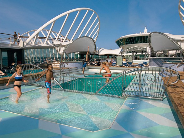 https://static.abcroisiere.com/images/fr/navires/navire,enchantment-of-the-seas_max,1151,27325.jpg