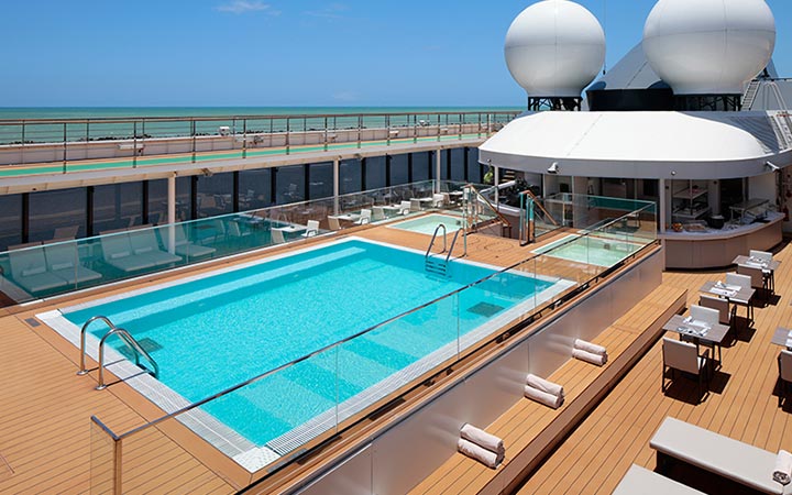 Navire M/S World Explorer