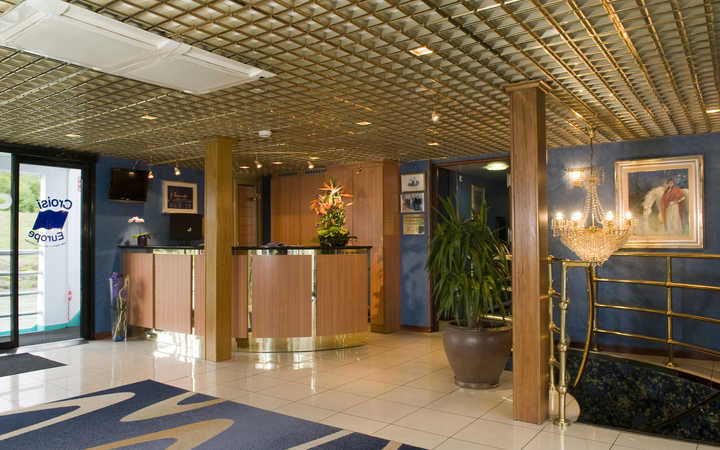 navire,ms-camargue-ou-similaire-_720x450,1209,512358.jpg