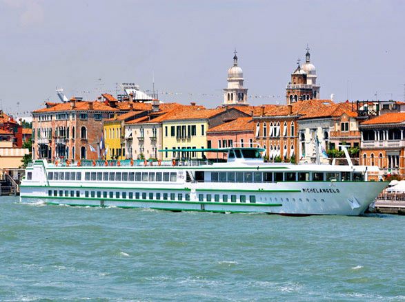 https://static.abcroisiere.com/images/fr/navires/navire,ms-michelangelo-(ou-similaire)_max,1208,33290.jpg