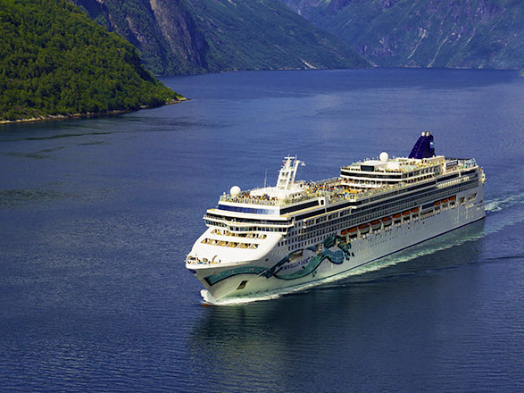 https://static.abcroisiere.com/images/fr/navires/navire,norwegian-jade_max,390,515684.jpg