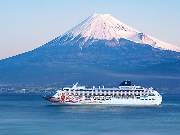 https://static.abcroisiere.com/images/fr/navires/navire,norwegian-sun_max,243,515829.jpg