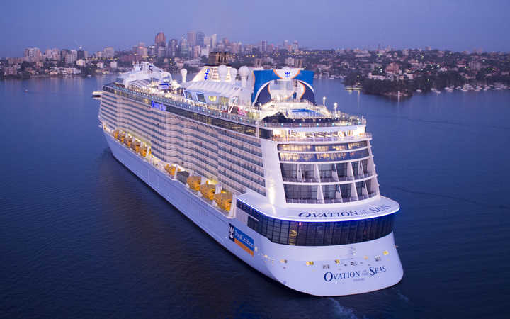 navire,ovation-of-the-seas_720x450,1297,48911.jpg