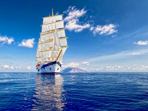 https://static.abcroisiere.com/images/fr/navires/navire,royal-clipper_max,315,40763.jpg