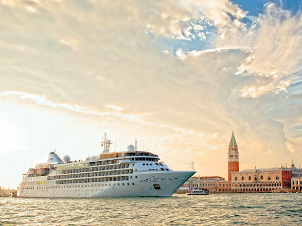 https://static.abcroisiere.com/images/fr/navires/navire,silver-wind_max,1116,40392.jpg