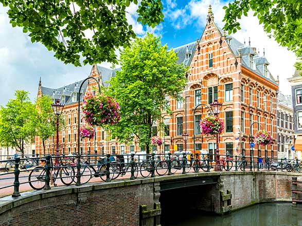 Escale Amsterdam ou environs