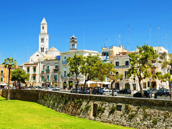 https://static.service-voyages.com/mobile/croisiere/images/fr/escales/escale,bari-bari_zoom,IT,BRI,30447.jpg