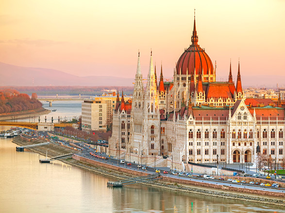https://static.service-voyages.com/mobile/croisiere/images/fr/escales/escale,budapest-budapest_zoom,HU,BUD,546439.jpg