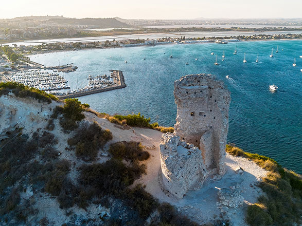 https://static.service-voyages.com/mobile/croisiere/images/fr/escales/escale,cagliari-cagliari_zoom,IT,CAG,546682.jpg