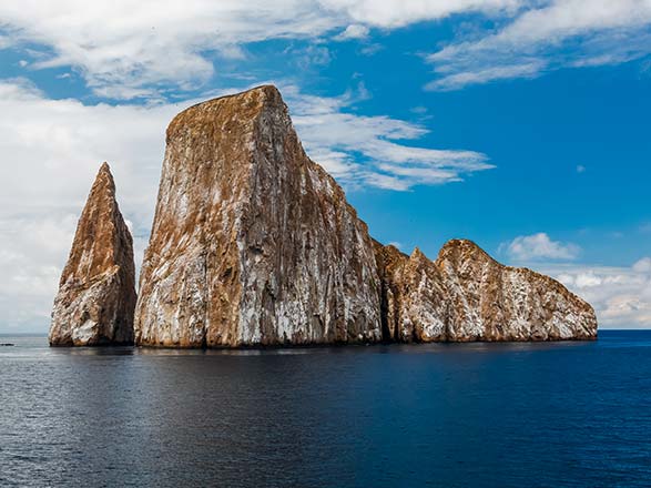 https://static.service-voyages.com/mobile/croisiere/images/fr/escales/escale,kicker rock-kicker rock_zoom,EC,KIC,537539.jpg