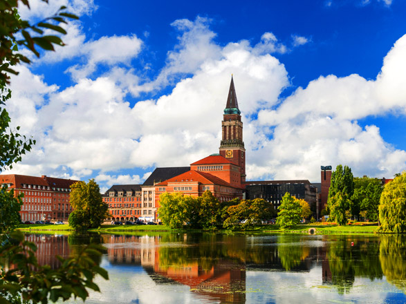 https://static.service-voyages.com/mobile/croisiere/images/fr/escales/escale,kiel-kiel_zoom,DE,KEL,67034.jpg