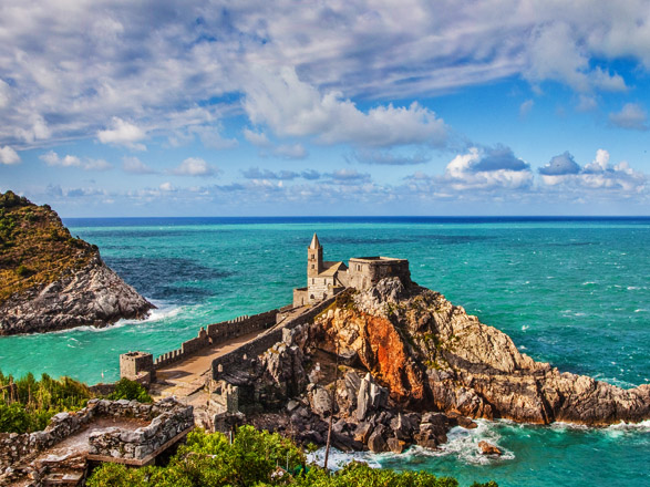 https://static.service-voyages.com/mobile/croisiere/images/fr/escales/escale,la spezia-la spezia_zoom,IT,SPE,30254.jpg