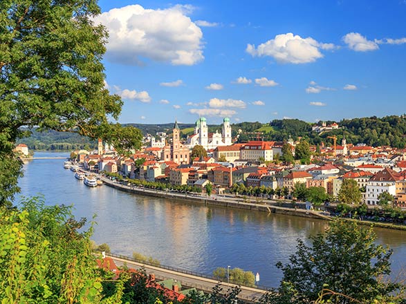 https://static.service-voyages.com/mobile/croisiere/images/fr/escales/escale,passau-passau_zoom,DE,PAS,37067.jpg