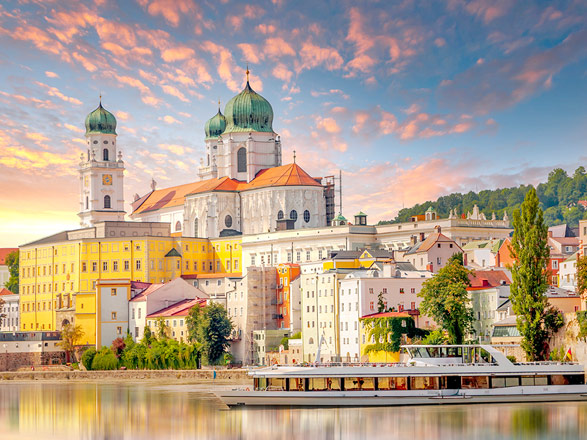 https://static.service-voyages.com/mobile/croisiere/images/fr/escales/escale,passau-passau_zoom,DE,PAS,546469.jpg