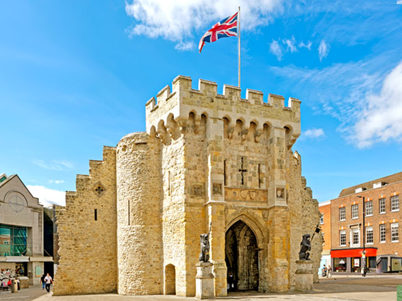 https://static.service-voyages.com/mobile/croisiere/images/fr/escales/escale,southampton-southampton_zoom,GB,SOU,538273.jpg
