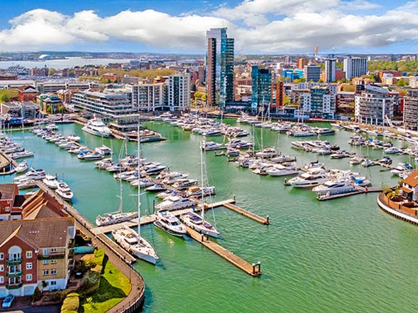https://static.service-voyages.com/mobile/croisiere/images/fr/escales/escale,southampton-southampton_zoom,GB,SOU,538559.jpg