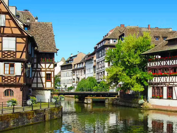 https://static.service-voyages.com/mobile/croisiere/images/fr/escales/escale,strasbourg-strasbourg_zoom,FR,SXB,546941.jpg