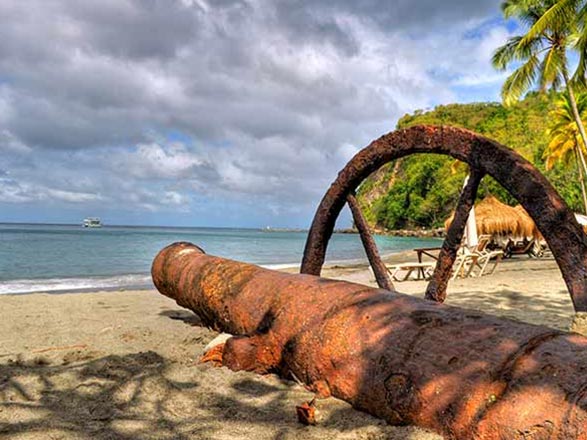 https://static.service-voyages.com/mobile/croisiere/images/fr/escales/escale,vieux fort-vieux fort_zoom,LC,VIF,63192.jpg