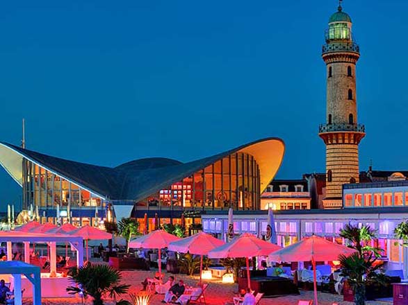 https://static.service-voyages.com/mobile/croisiere/images/fr/escales/escale,warnemünde-warnemünde_zoom,DE,WAR,74388.jpg