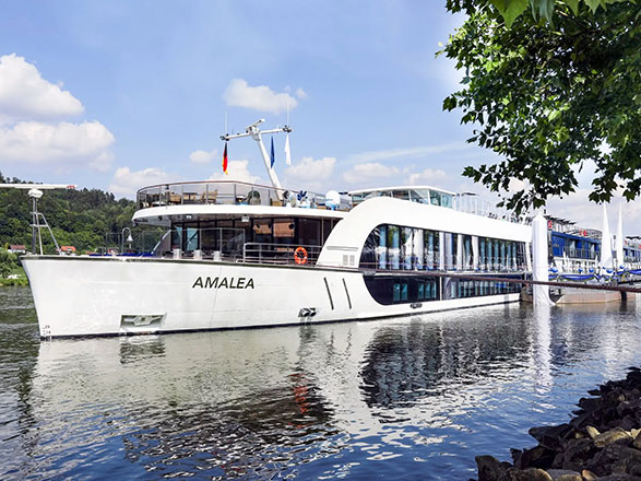 https://static.service-voyages.com/mobile/croisiere/images/fr/navires/navire,amalea_max,1581,546746.jpg