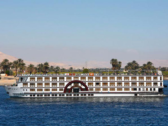 https://static.service-voyages.com/mobile/croisiere/images/fr/navires/navire,bateau-de-confort_max,1466,520208.jpg