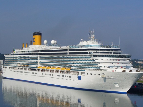 https://static.service-voyages.com/mobile/croisiere/images/fr/navires/navire,costa-deliziosa_max,427,511940.jpg