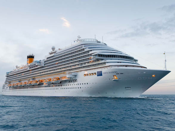 https://static.service-voyages.com/mobile/croisiere/images/fr/navires/navire,costa-diadema_max,1225,29355.jpg