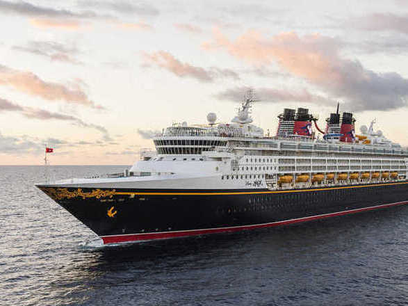https://static.service-voyages.com/mobile/croisiere/images/fr/navires/navire,disney-dream_max,1291,63777.jpg