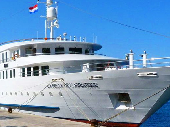 https://static.service-voyages.com/mobile/croisiere/images/fr/navires/navire,la-belle-de-l'adriatique_max,372,40166.jpg