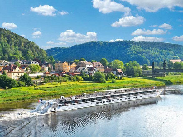 https://static.service-voyages.com/mobile/croisiere/images/fr/navires/navire,ms-elbe-princesse-(ou-similaire)_max,1311,33279.jpg