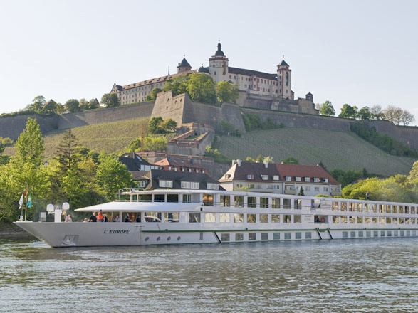 https://static.service-voyages.com/mobile/croisiere/images/fr/navires/navire,ms-europe-(ou-similaire)_max,1240,33465.jpg