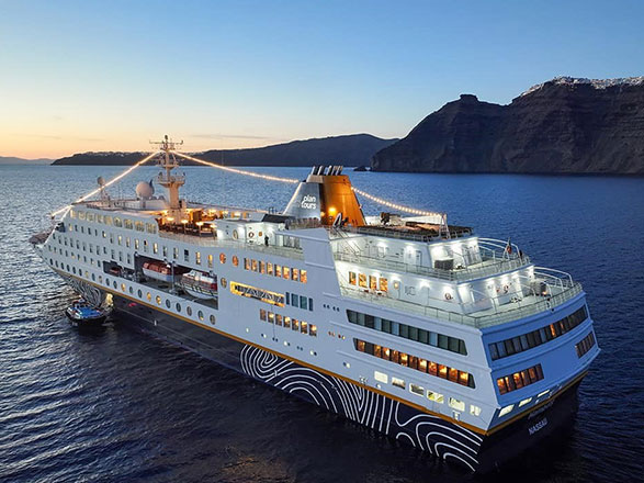 https://static.service-voyages.com/mobile/croisiere/images/fr/navires/navire,ms-hamburg_max,1360,532422.jpg