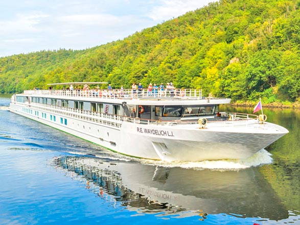 https://static.service-voyages.com/mobile/croisiere/images/fr/navires/navire,ms-r.e.-waydelich-l.j.-(ou-similaire)_max,1545,540438.jpg