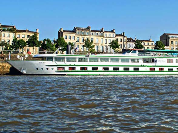 https://static.service-voyages.com/mobile/croisiere/images/fr/navires/navire,ms-rhone-princesse-(ou-similaire)_max,1401,67670.jpg