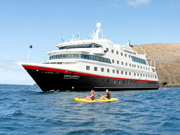 https://static.service-voyages.com/mobile/croisiere/images/fr/navires/navire,ms-santa-cruz-ii_max,1460,517136.jpg