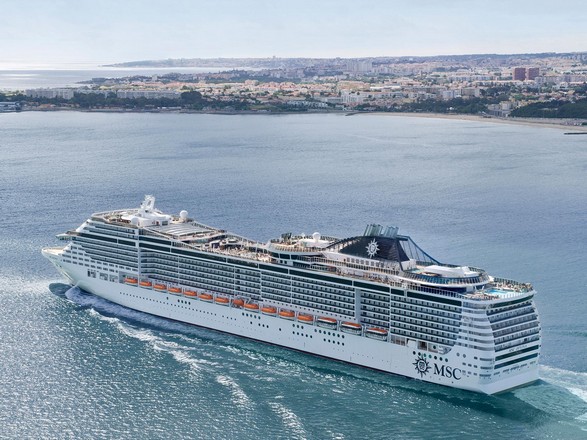 https://static.service-voyages.com/mobile/croisiere/images/fr/navires/navire,msc-divina_max,1110,74603.jpg