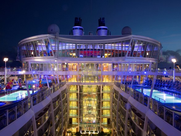 https://static.service-voyages.com/mobile/croisiere/images/fr/navires/navire,oasis-of-the-seas_max,420,27511.jpg