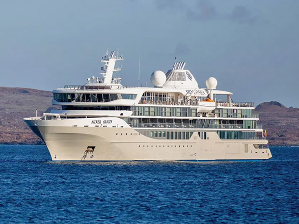 https://static.service-voyages.com/mobile/croisiere/images/fr/navires/navire,silver-origin_max,1529,534770.jpg