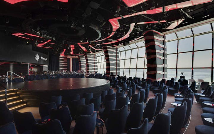 Photo Carousel Lounge